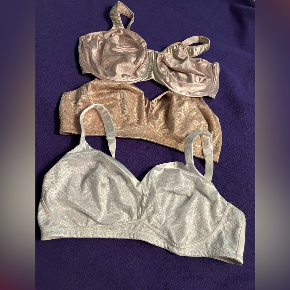 3 pc bundle bras one)has wire  size(42-DDD ) Bali) 18 hours brand)